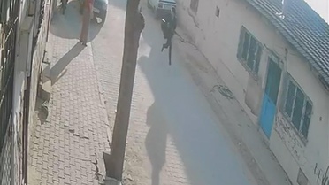 Manisa Turgutlu'da okul önüne av tüfeğiyle gelen şüphelinin kaçışı kamerada yer aldı