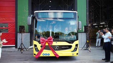 Otokar, Sakarya'da Mercedes-Benz Conecto'nun ilk seri üretim aracını hattan indirdi