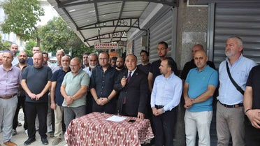 Salihli'de kuyumcu soygunu girişiminde esnaf şüpheliyi yakaladı, 2 kişi yaralandı