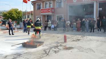 Samsun Havza'da 112 sağlık ekipleri yangın tüpü kullanımını uygulamalı öğrendi