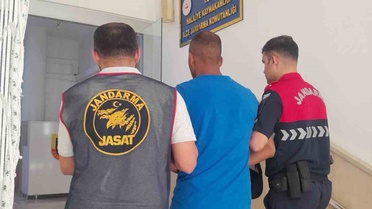 Şanlıurfa Haliliye'de jandarma, uyuşturucudan aranan şahsı 10 yıl hapsiyle yakaladı