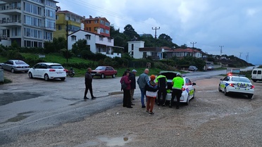 Sinop'ta otomobil ile motosiklet çarpıştı, motosiklet sürücüsü yaralandı