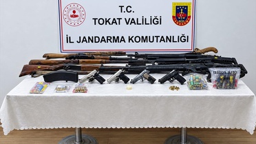 Tokat Erbaa'da silah kaçakçılığı operasyonunda 15 şüpheli gözaltına alındı