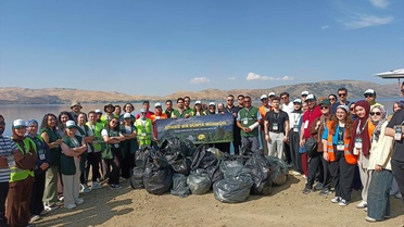 Yeşilay, Hazar Gölü çevresinde Dünya Temizlik Günü'nde atık topladı