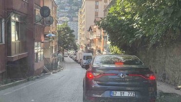 Zonguldak Soğuksu'da yoğun trafik metrelerce kuyruk oluşturdu, sürücüler korna çaldı