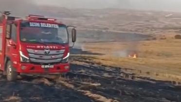 Adıyaman Besni'de anız yangını itfaiyeyle kontrol altına alındı, inceleme başlatıldı