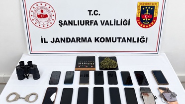 Akçakale'de kamu görevlisi diye tanıtıp 5 milyon 500 bin TL dolandıran 3 zanlı tutuklandı