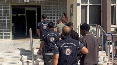 Aydın Efeler'de yakalanan 31 düzensiz göçmen sevk edildi, 2 şüpheli tutuklandı