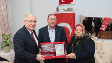 Bakan Güler, şehit Jandarma Er Emin Polat’ın baba ocağını ziyaret etti