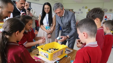 Bayburt'ta köy okulu öğrencilerinin bilim atölyelerine Milli Eğitim Müdürü de katıldı