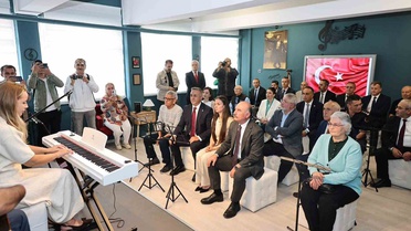 Çorum'da eşinin öncülüğünde kurulan Berkant Bolat Müzik Atölyesi açıldı
