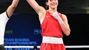Gizem Özer, Avrupa Boks Şampiyonası'nda Çek rakibini 4-1 yenerek yarı finale çıktı