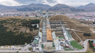 Erzurum'da atlama kulelerinde beton pistler ahşaba dönüyor, yük 50 kiloya iniyor