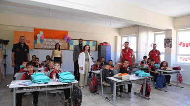 Hakkari'de vakıflardan okullara eğitim desteği