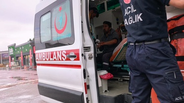 Bursa İnegöl'de sıvı tuz tankeri yağmur suyu kanalına devrildi, sürücü hafif yaralandı