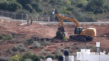 Batı Şeria Deyr Nizam'da İsrail iş makineleri onlarca zeytin ağacını söktü