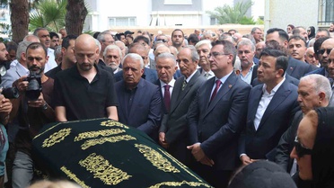 İzmir Büyükşehir eski başkanı Burhan Özfatura, 83 yaşında son yolculuğuna uğurlandı