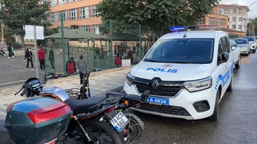 Karabük polisi, Turgutlu saldırısı sonrası okul çevrelerindeki denetimleri sıklaştırdı
