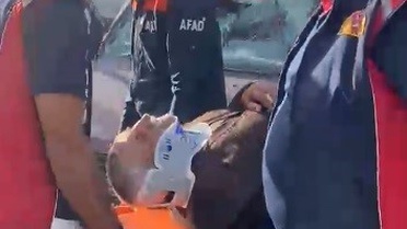 Kars'ta araçlar çarpıştı, sıkışan sürücü kurtarıldı, 2 sürücü yaralandı