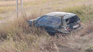 Konya Beyşehir'de kontrolden çıkan otomobil şarampole devrildi, sürücü yaralandı