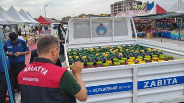 Malatya'daki yöresel fuarda gıda denetimi: Yüzlerce kilo ürüne imha edilmek üzere el konuldu