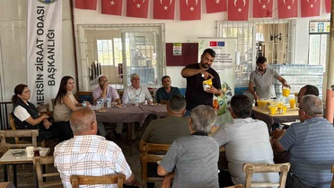 Mersin'de çiftçilere Akdeniz meyve sineği için odun sirkesi eğitimi verildi