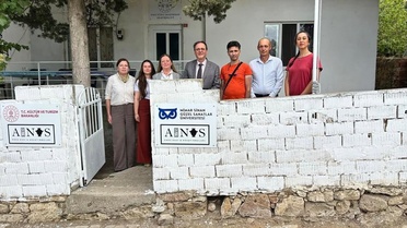 Enez Yüzey Araştırması ekibi MSGSÜ Rektörü Açıkgözoğlu'na teşekkür etti