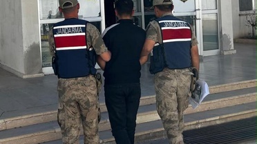 Şanlıurfa Viranşehir'de jandarma, 5 yıl kesinleşmiş hapis cezası olan şahsı yakaladı