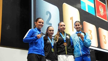 Tavşanlılı milli karateci Yüsra Bozbey, İsveç'te 4 turu da kazanıp altın madalya aldı