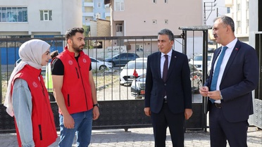 Ağrı'da okulları ziyaret eden Vali Bozkurt, güvenlik ve temizlik durumunu inceledi