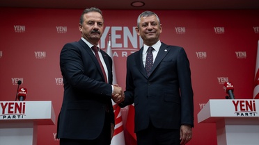 Yeni Parti lideri Özel, Yavaş ve 7 ilçe başkanının istifasını saygıyla karşıladı