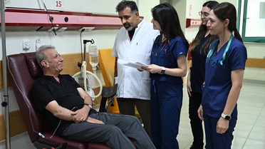 Sağlık memuru baba, doktor kızıyla kızının doğduğu hastanede birlikte ilk nöbete çıkıyor