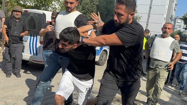 Adana Yüreğir'de polis, el bombası ve tabancayla direnen firari hükümlüyü yakaladı