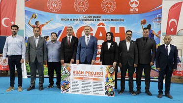 Ağrı'da 171 okula 15 milyon liralık 22 bin 200 spor malzemesi dağıtıldı