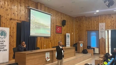 Alaca'da jandarma ve polis okul servisi sürücülerine güvenli taşıma eğitimi verdi