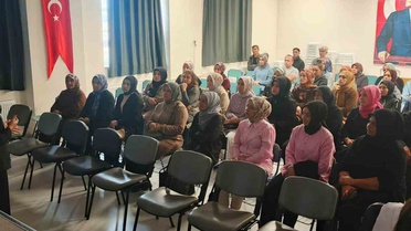 Altıntaş'ta 8. sınıf velilerine toplantı yapıldı, sınav hazırlıkları ele alındı