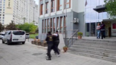 Ataşehir Yenişehir'de kaçak ilaç deposuna operasyonda 3 şüpheli gözaltına alındı
