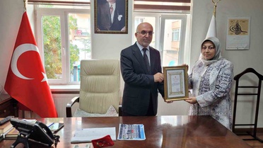 Afyonkarahisar eski müftü yardımcısı Ayşegül Kurt ikramiyesinin tamamını TDV'ye bağışladı