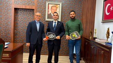 Ayvacık'ta okul bahçelerine pickleball sahası kurulması için çalışma başlatılacak