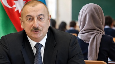 Azerbaycan'dan tepki çeken okul kıyafeti düzenlemesi