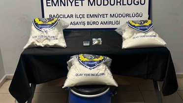 Bağcılar'da iş yerindeki operasyonda 22 kilo 970 gram uyuşturucu ham maddesi bulundu