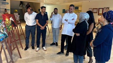 Beyşehir'de palyatif servisin 12 tuvali sergilendi, Avustralyalı bisikletçi ağırlanacak