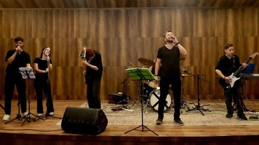 Bilecik'teki kız öğrenci yurdunda yeni öğrencilere müzikli karşılama düzenlendi