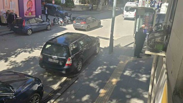 Bilecik'te minibüs sürücülerine ayrılan yere 11 EL 759 plakalı araç park etti