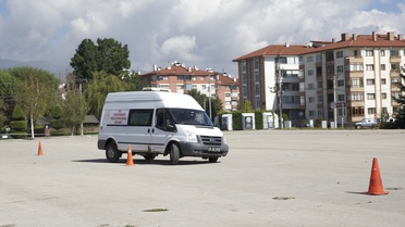 Bolu ve Zonguldak'taki 16 ambulans sürücüsüne güvenli sürüş eğitimi verildi