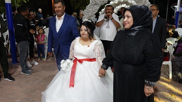 Down sendromlu Elif Aldemir, Burdur'da düzenlenen temsili düğünle hayaline kavuştu