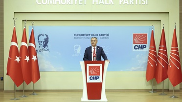 Adalar tartışması büyüyor! Müslim Sarı, Özgür Özel'e belge gösterdi: 39 başkan için özeleştiri istedi