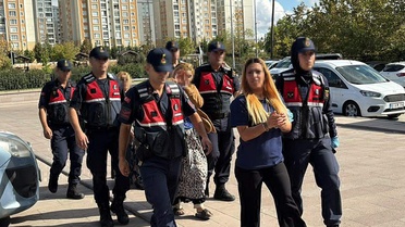 Çorlu'da JASAT 3'ü kadın 5 şüpheliyi yakaladı, vazoda 813 uyuşturucu hap bulundu