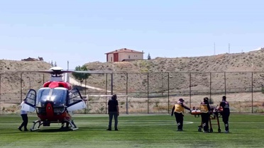 78 yaşındaki kadın hasta, Darende'den hava ambulansıyla Malatya'ya sevk edildi