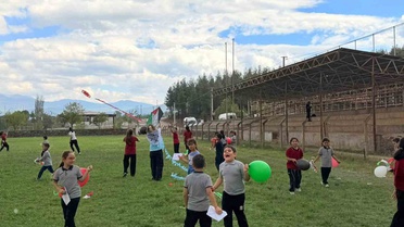 Denizli Beyağaç'ta öğrenciler Gazze'deki çocukların haklarına uçurtmayla dikkat çekti